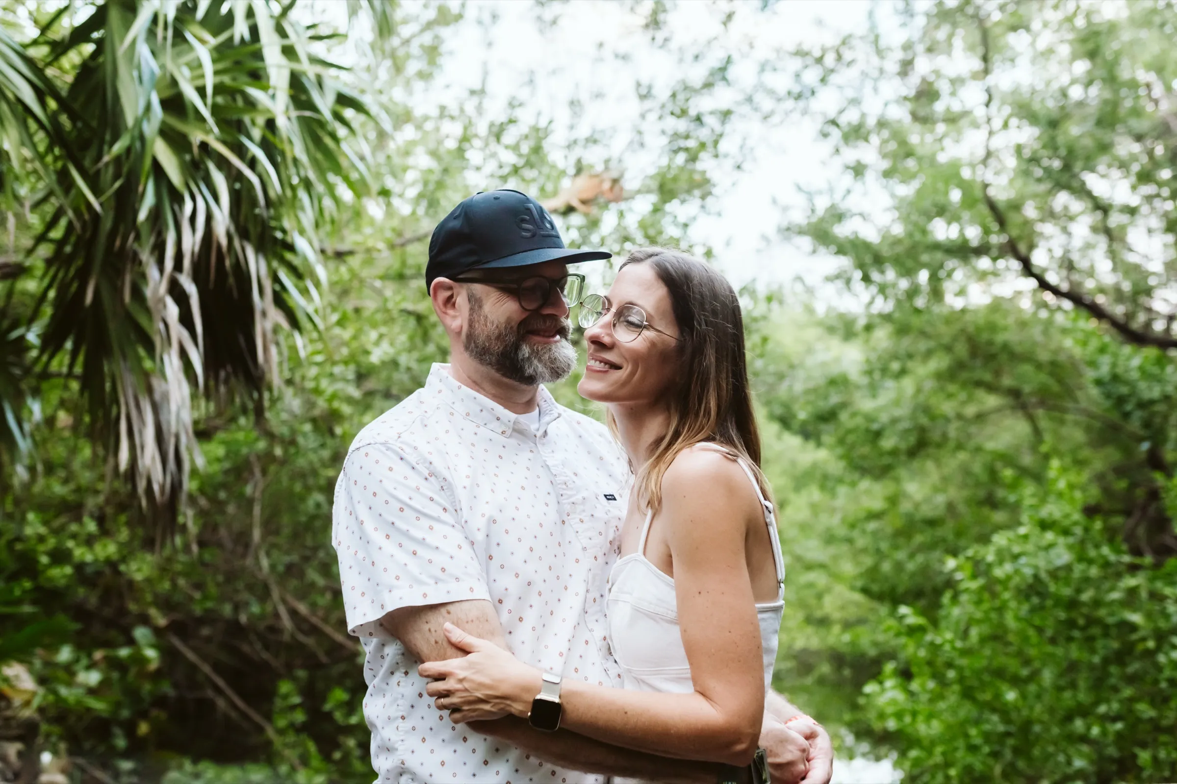 Annie and Brenton Smith embracing outdoors in Cancun
